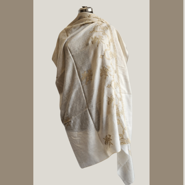 White based Pashmina pala with sozni botis sozni work measuring