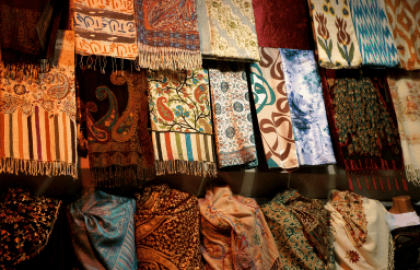 Seasonal Transitions - Choosing the Perfect Shawal for Every Occasion