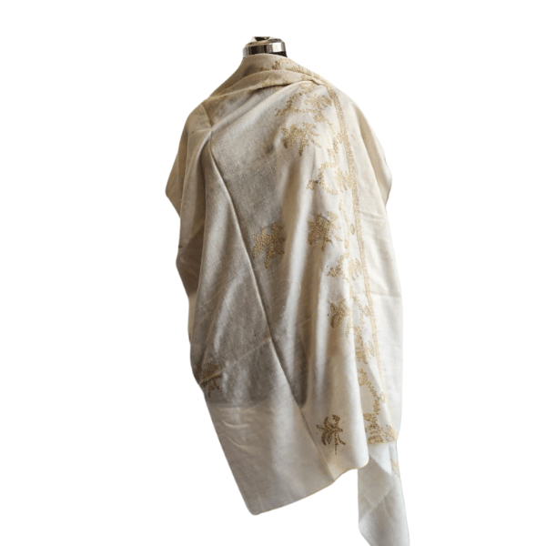 White based Pashmina pala with sozni botis sozni work measuring